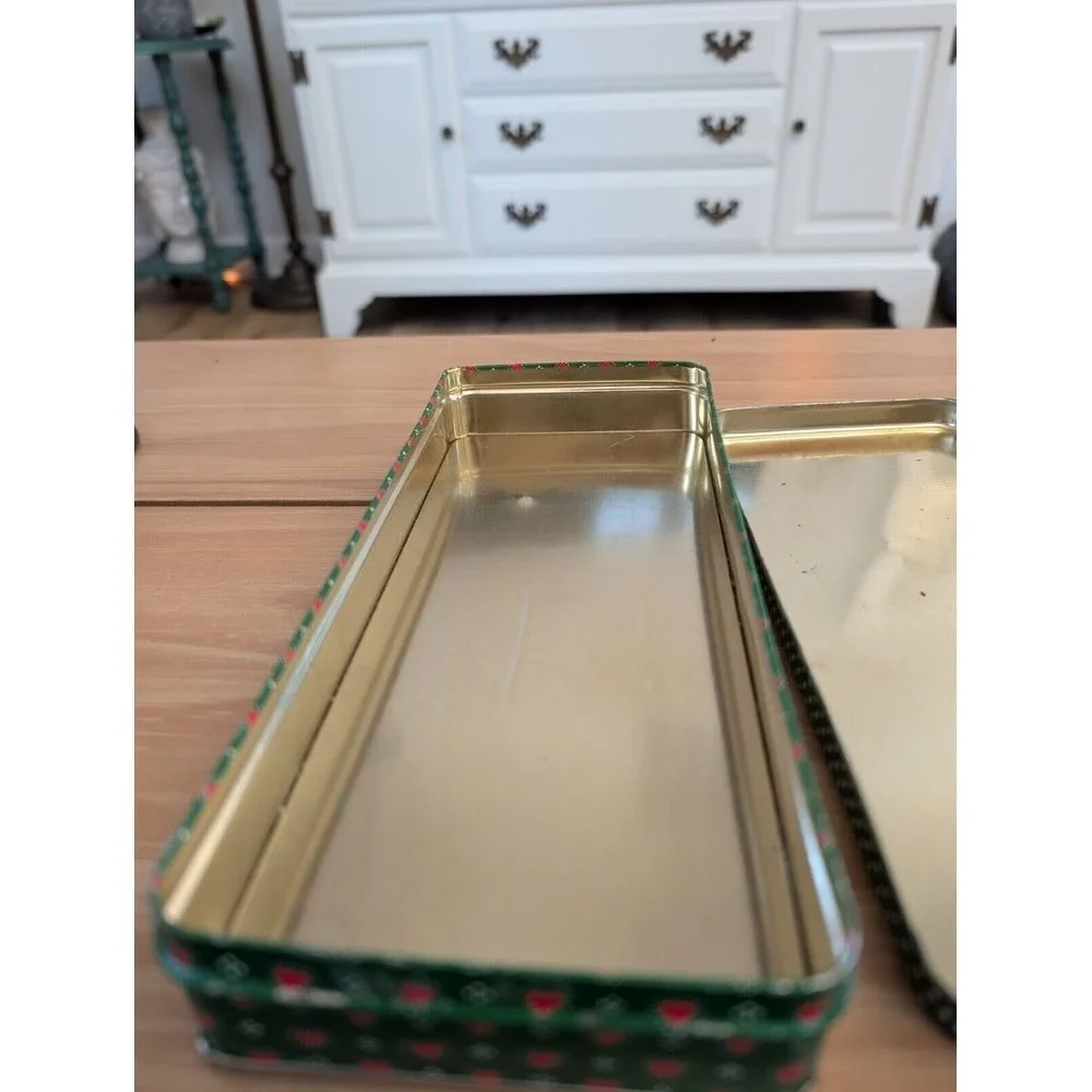 Dept 56‎ Tin w Lid, Christmas Green w Red Hearts Vintage, Made In Hong Kong